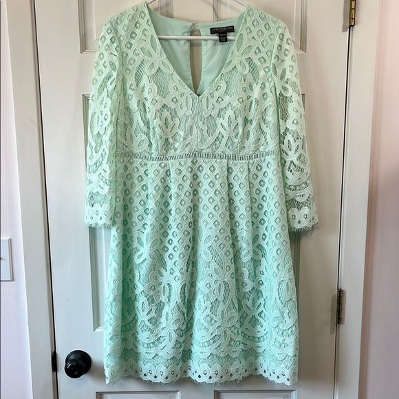 A Pea in the Pod Seafoam Green Lace Knee Length Maternity Dress - Size Medium - Picture 1 of 14